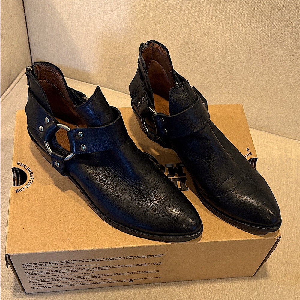 Size 8 wonderful Frye  harness motorcycle booties, near perfect condition,zipper